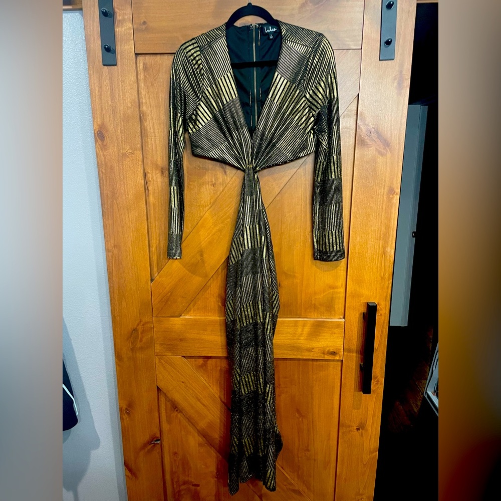 Beautiful dress black and gold. Size large